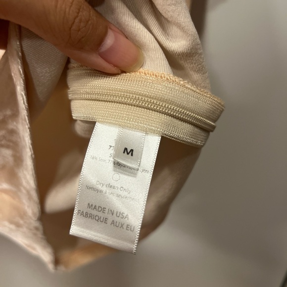 ARE YOU AM I Ayai Velvet Blush Neve T Shirt size M - Picture 7 of 7